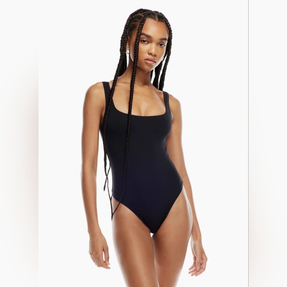 🌞ARITZIA Babaton Contour Square Neck Tank Bodysuit Black Size 2XS